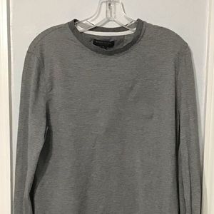 Men’s gray and white striped long sleeve Tee